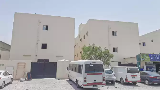 Résidentiel Propriété prête 7+ chambres U / f Camp de travail  a louer au Doha #7116 - 1  image 